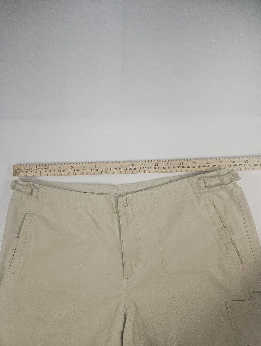 Columbia Women's Beige Khaki Outdoor Shorts 100% Cotton Size Large